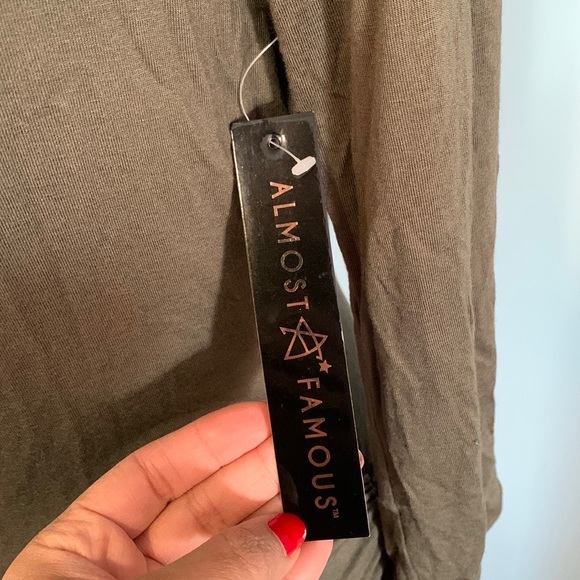 Almost Famous Cutout Top Size XL - Picture 9 of 10